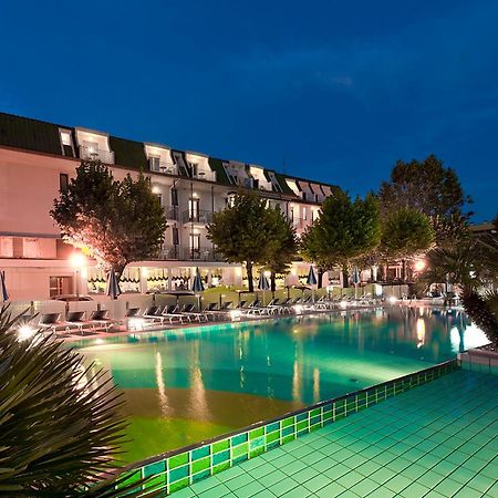 Hotel Paris Resort 벨레지아아지마리나 외부 사진