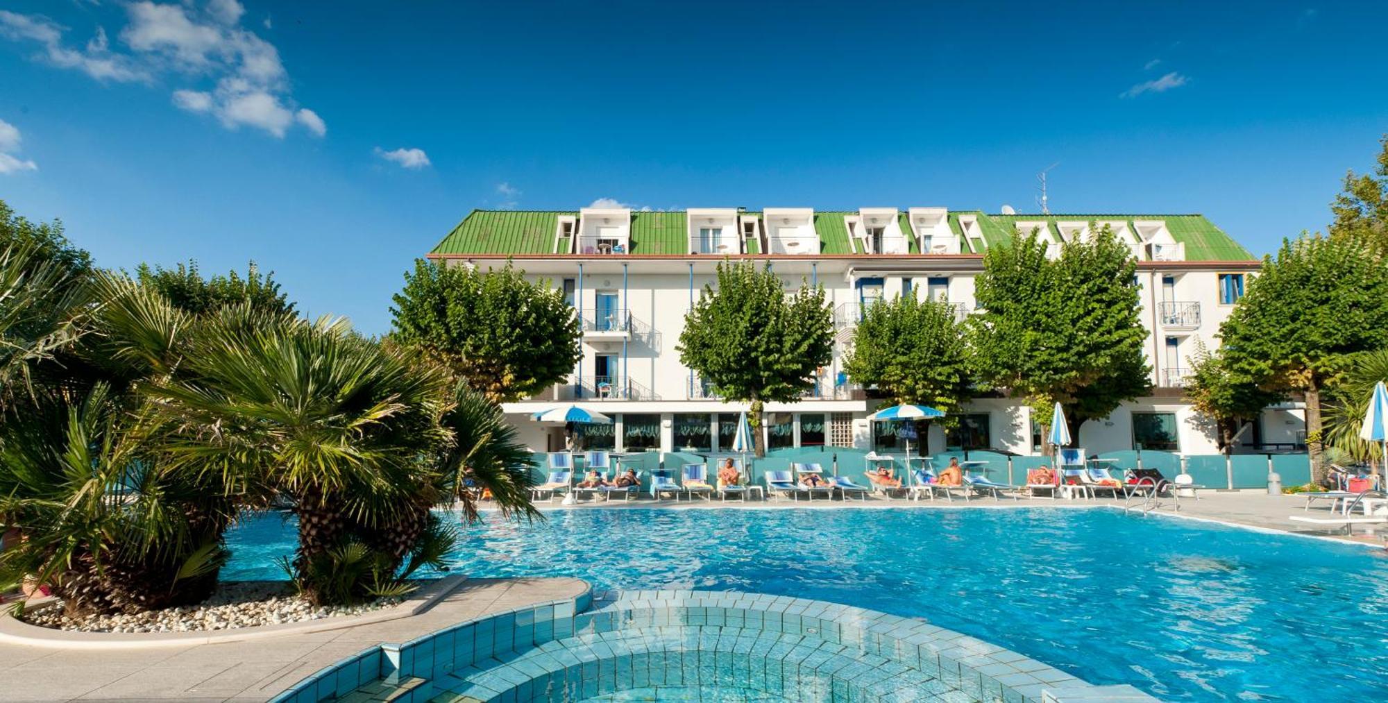 Hotel Paris Resort 벨레지아아지마리나 외부 사진