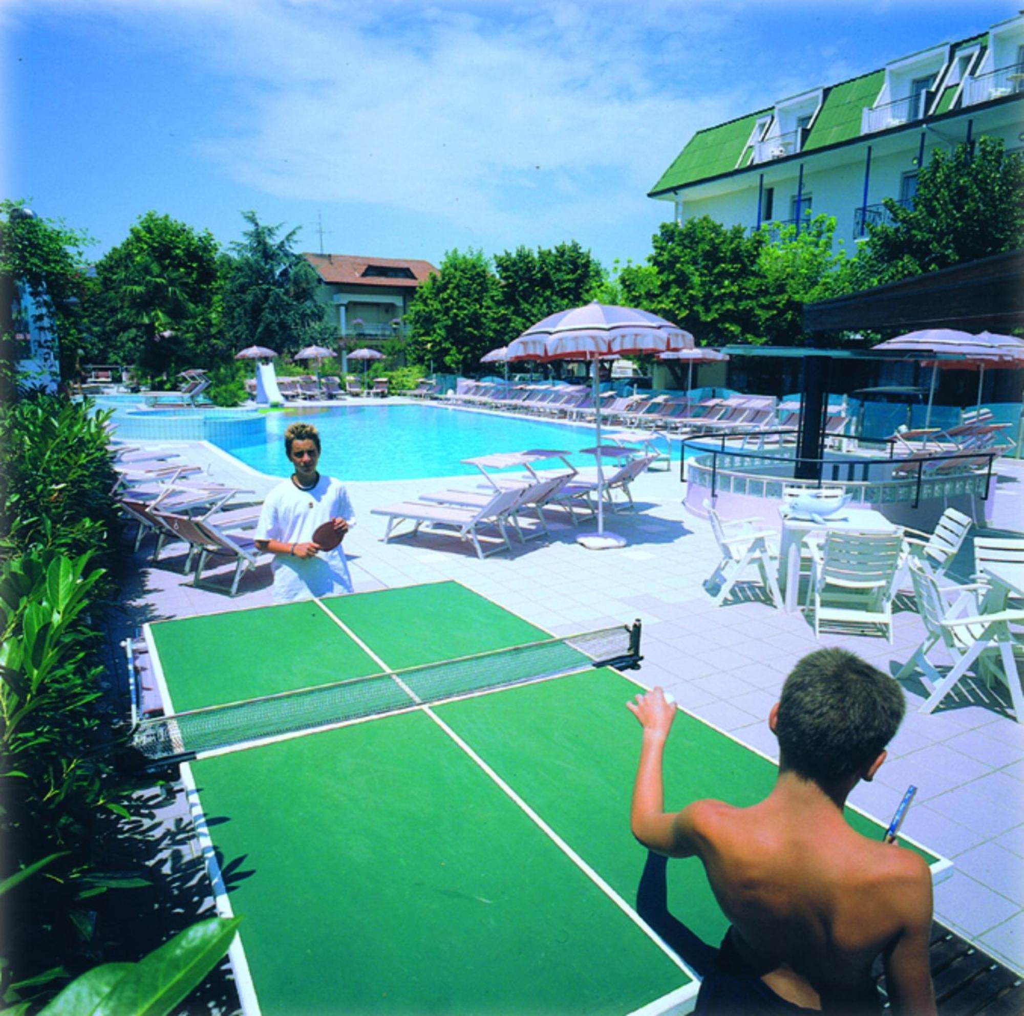 Hotel Paris Resort 벨레지아아지마리나 외부 사진