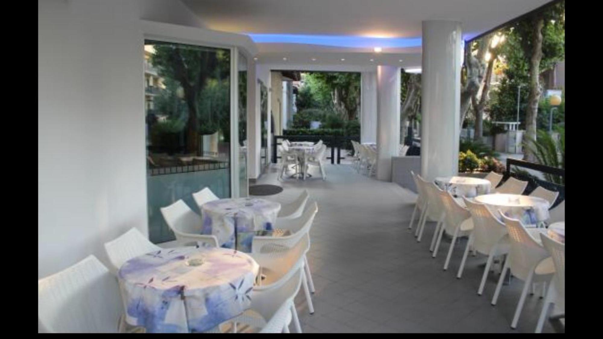 Hotel Paris Resort 벨레지아아지마리나 외부 사진