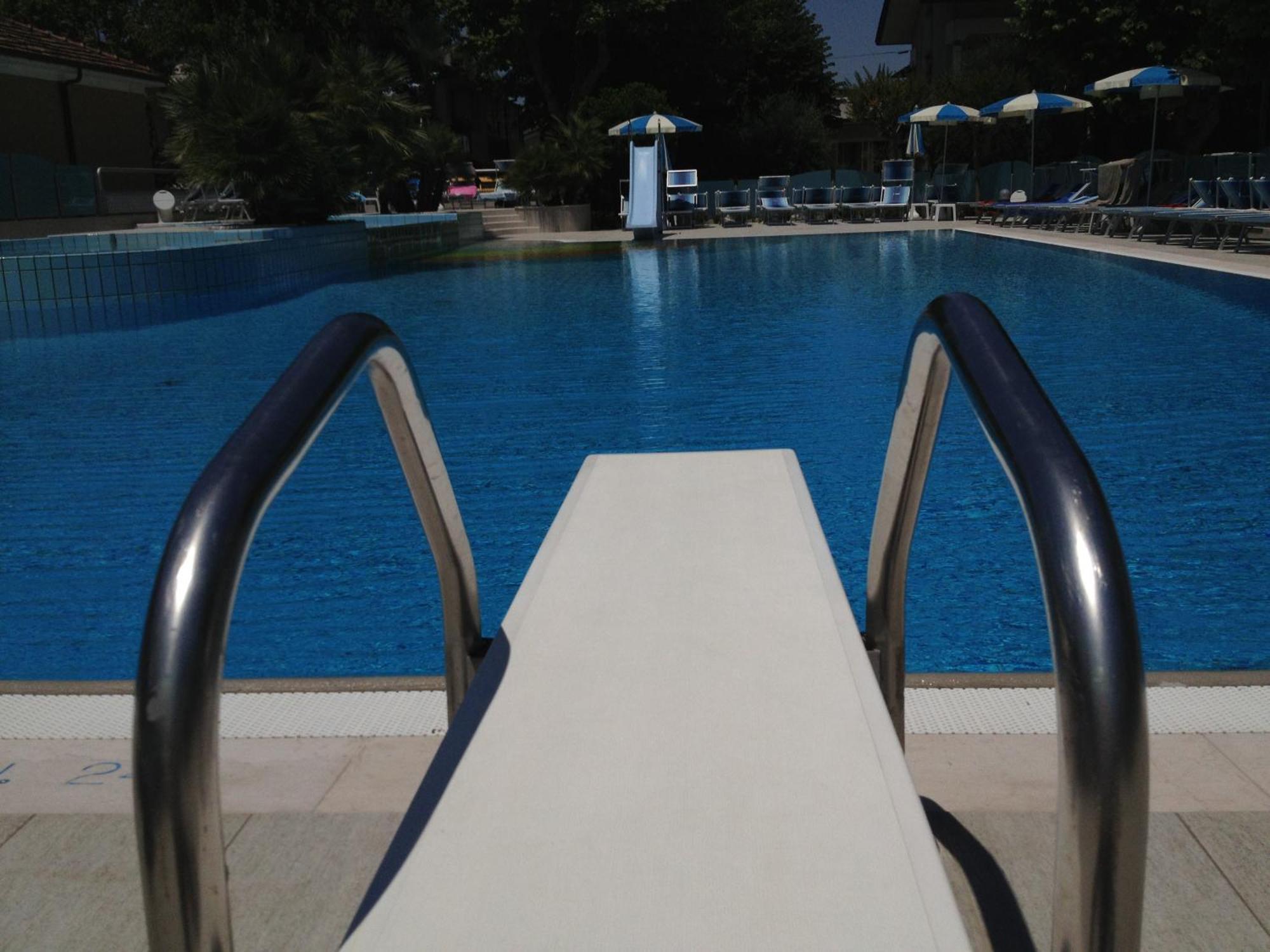 Hotel Paris Resort 벨레지아아지마리나 외부 사진