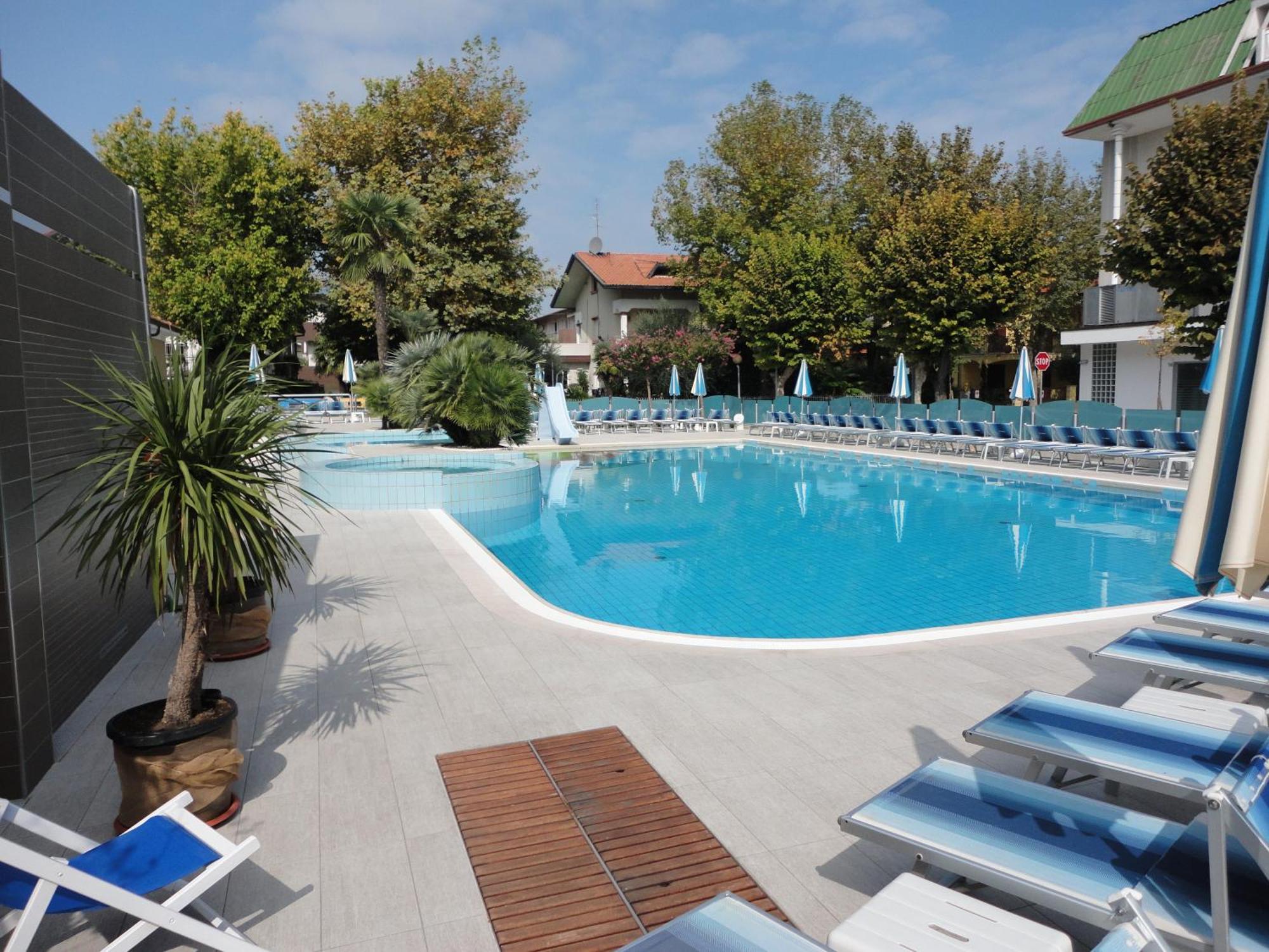 Hotel Paris Resort 벨레지아아지마리나 외부 사진